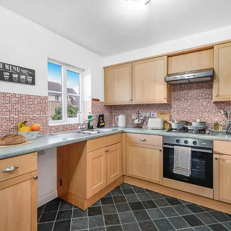 Station & Shops 3Min Walk I Heathrow 15 Mins I X2 Ensuites I Parking X2 Langley Marish Exterior photo