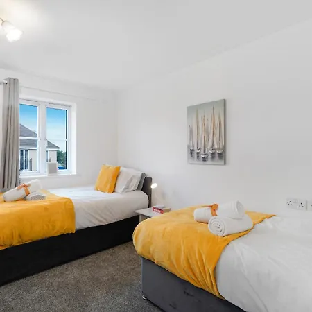 Station & Shops 3Min Walk I Heathrow 15 Mins I X2 Ensuites I Parking X2 Langley Marish Exterior photo