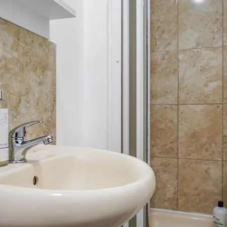 Station & Shops 3Min Walk I Heathrow 15 Mins I X2 Ensuites I Parking X2 Langley Marish Exterior photo