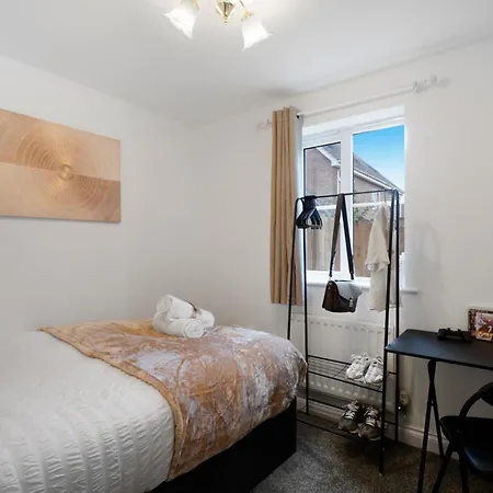 Station & Shops 3Min Walk I Heathrow 15 Mins I X2 Ensuites I Parking X2 Langley Marish Exterior photo