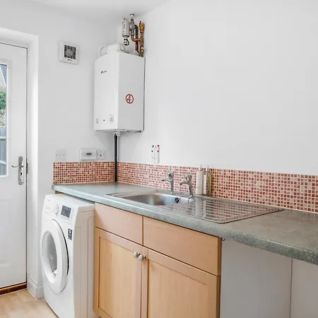 Station & Shops 3Min Walk I Heathrow 15 Mins I X2 Ensuites I Parking X2 Langley Marish Exterior photo