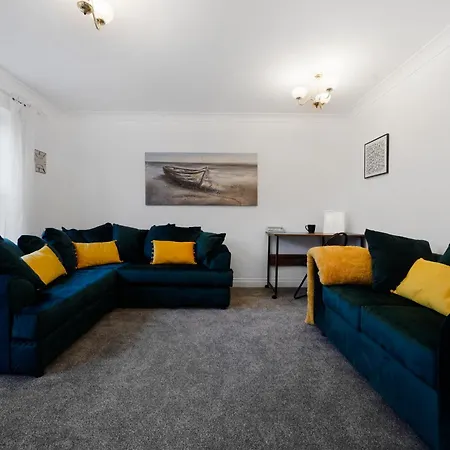 Station & Shops 3Min Walk I Heathrow 15 Mins I X2 Ensuites I Parking X2 Langley Marish Exterior photo