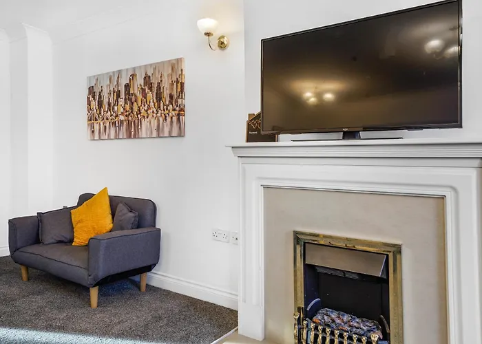 Station & Shops 3Min Walk I Heathrow 15 Mins I X2 Ensuites I Parking X2